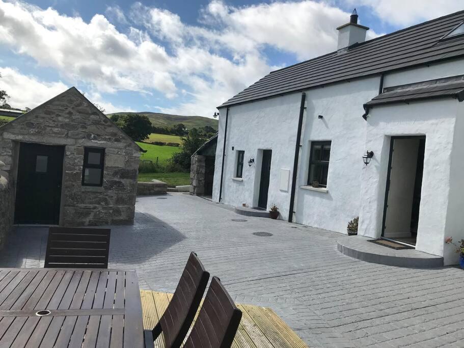 Hilltown Mournes Family Cottage With Hot Tub מראה חיצוני תמונה