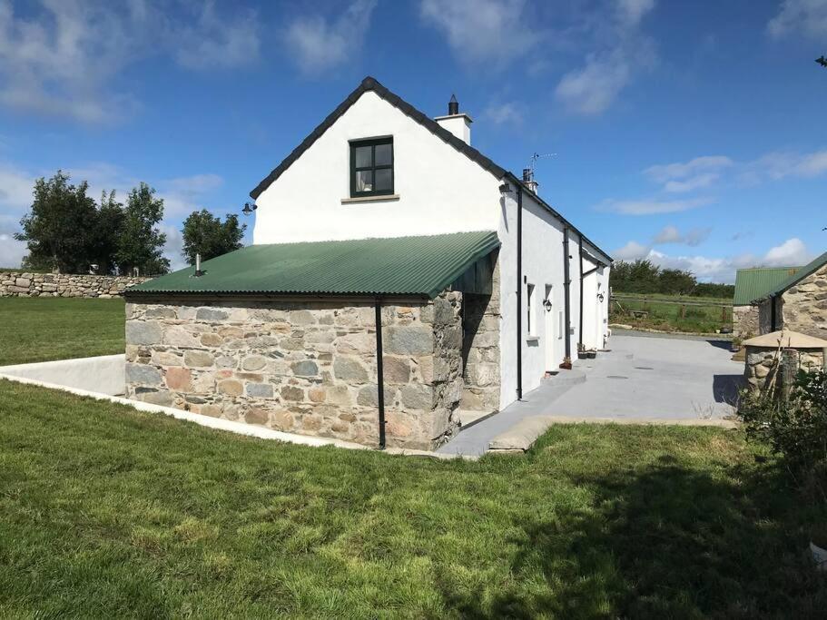 Hilltown Mournes Family Cottage With Hot Tub מראה חיצוני תמונה