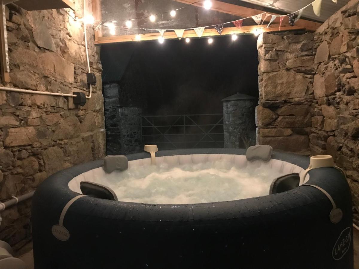 Hilltown Mournes Family Cottage With Hot Tub מראה חיצוני תמונה