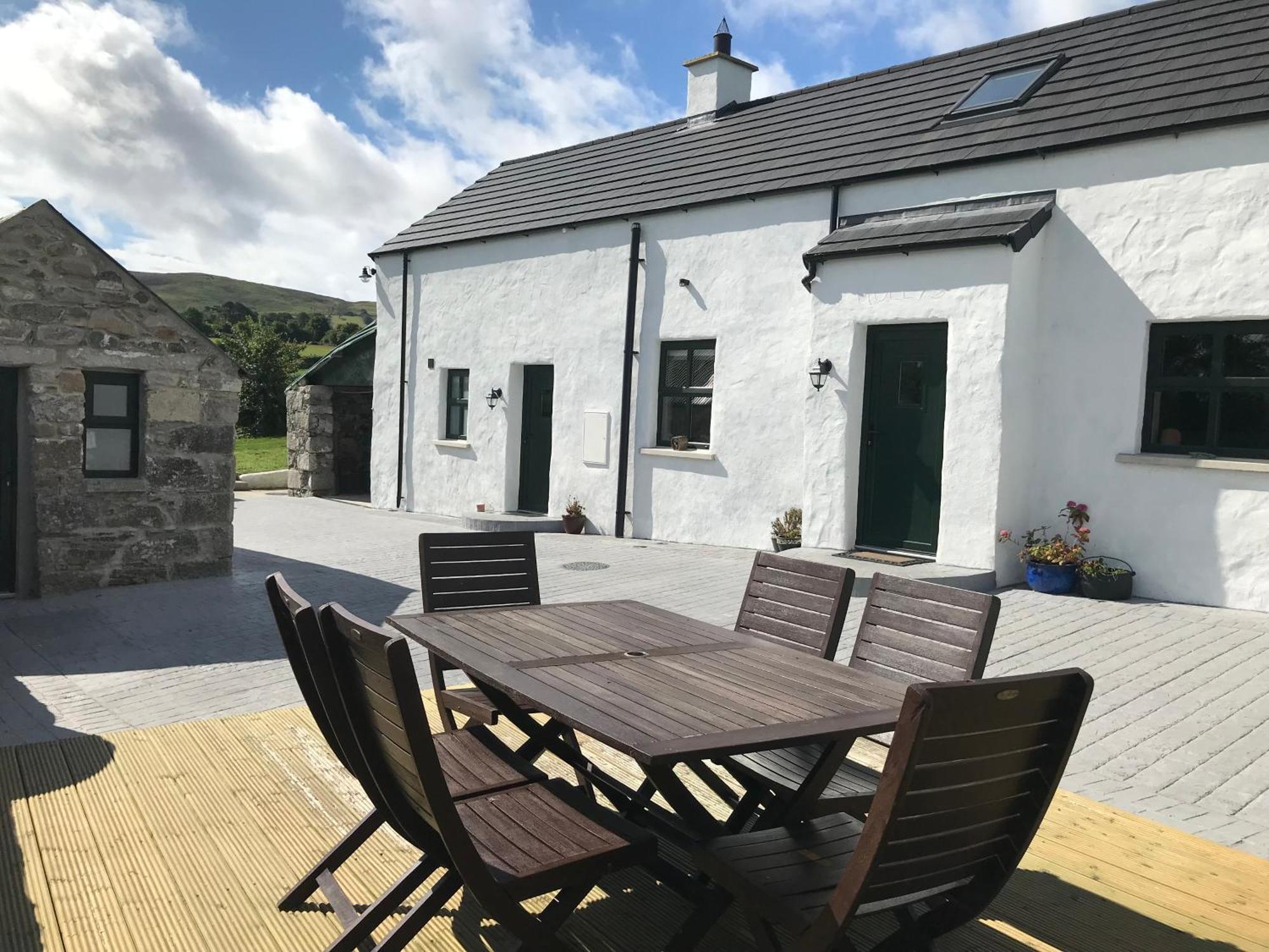 Hilltown Mournes Family Cottage With Hot Tub מראה חיצוני תמונה
