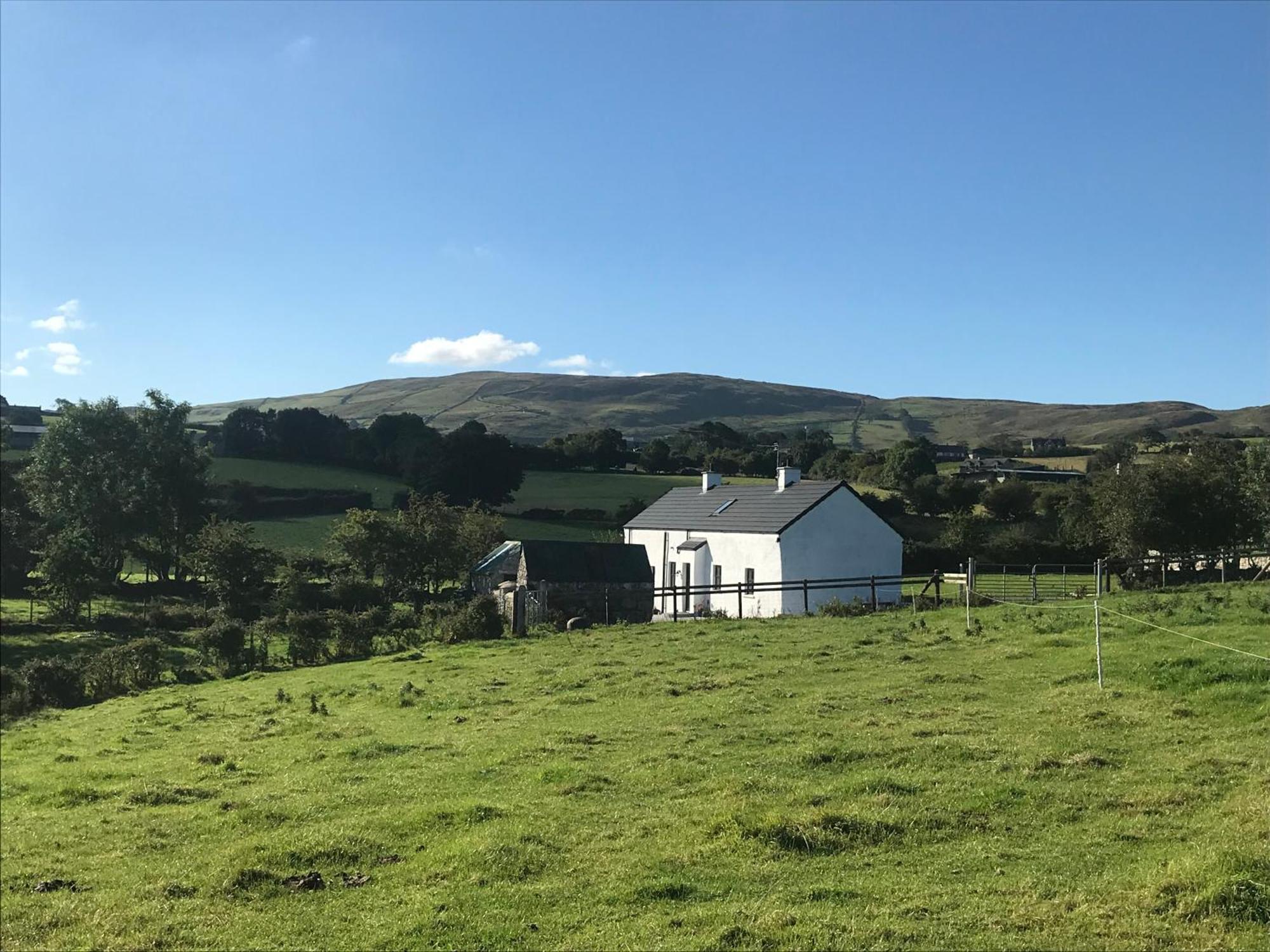 Hilltown Mournes Family Cottage With Hot Tub מראה חיצוני תמונה